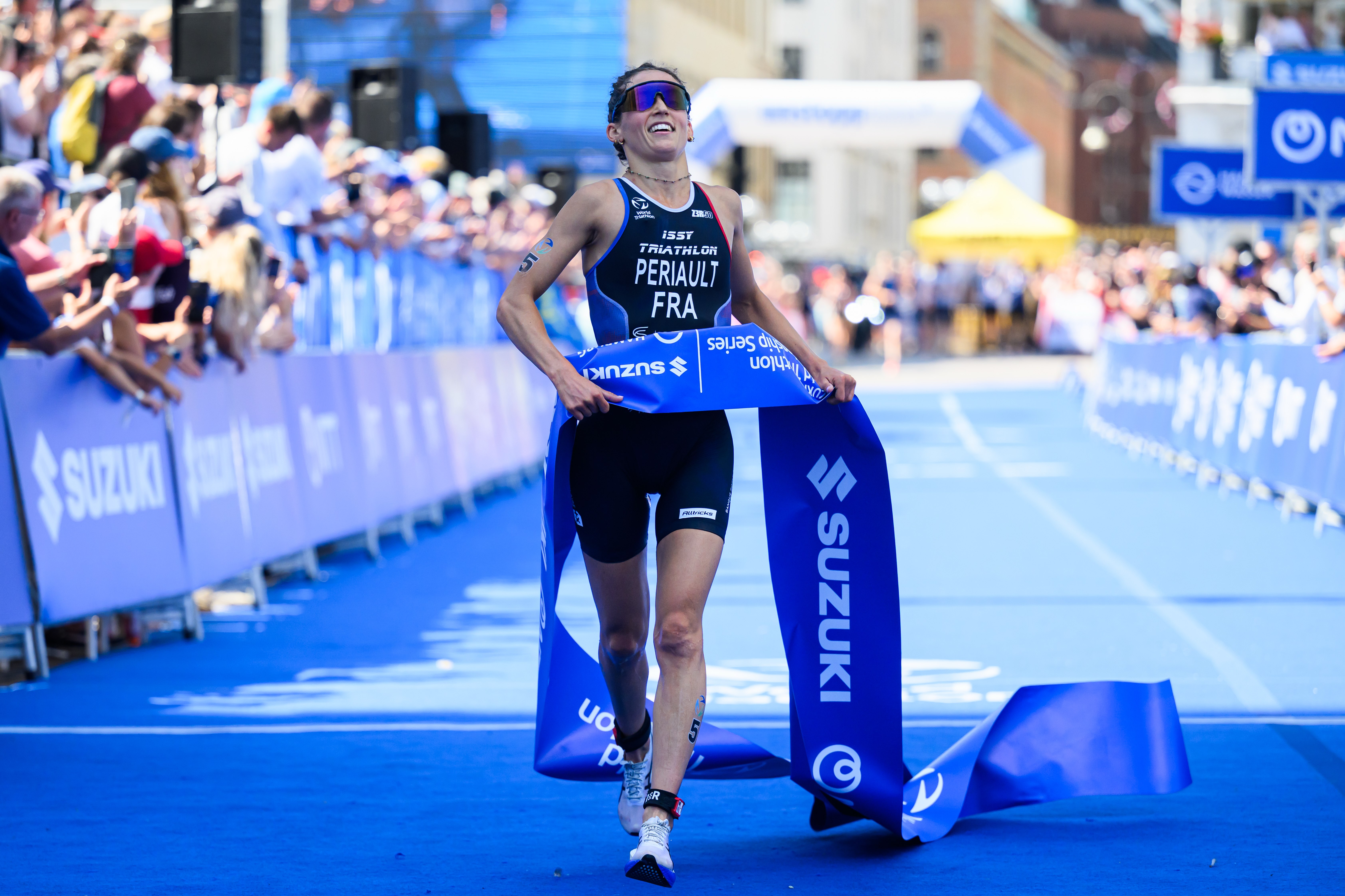 Leonie Periault wins WTCS Hamburg women’s race, shaving 30 seconds off her 2025 time