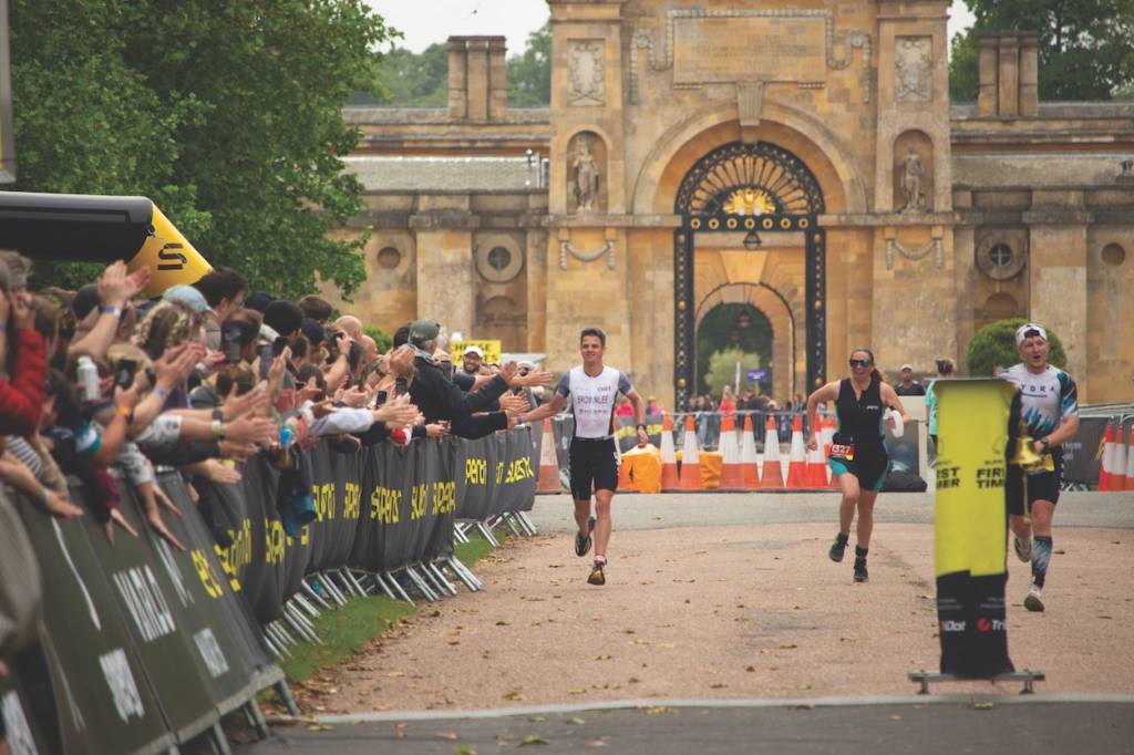 Jonny Brownlee applauded on his way to the finish line