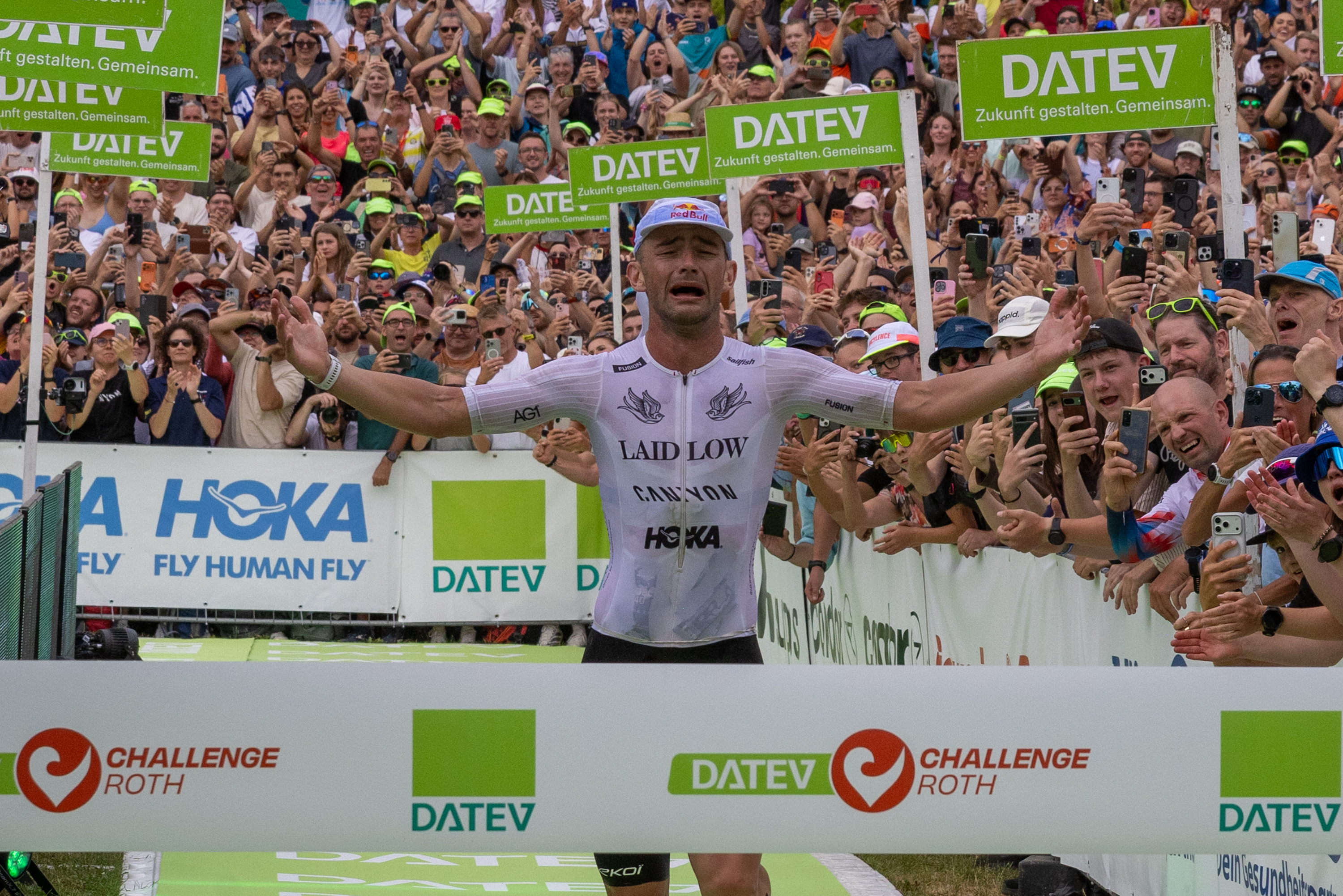 Sam Laidlow retains Challenge Roth crown in new course record time